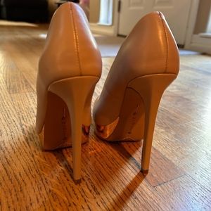 ZiGiny High Heels 5 inch Pump Size 8